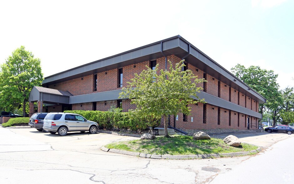 More Photos Of 4725 Merle Hay Rd, Des Moines Office For Lease