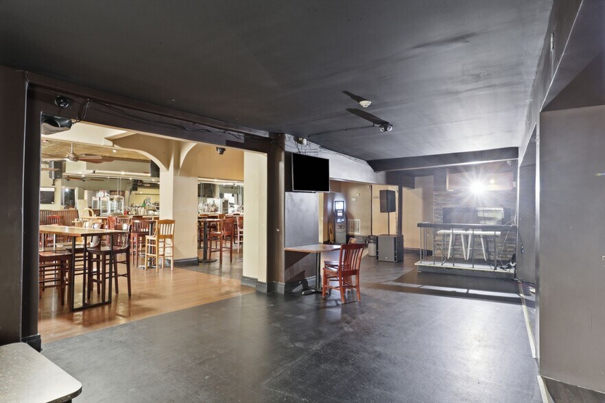 More Photos Of 2081 Niagara St, Buffalo Restaurant For Sale