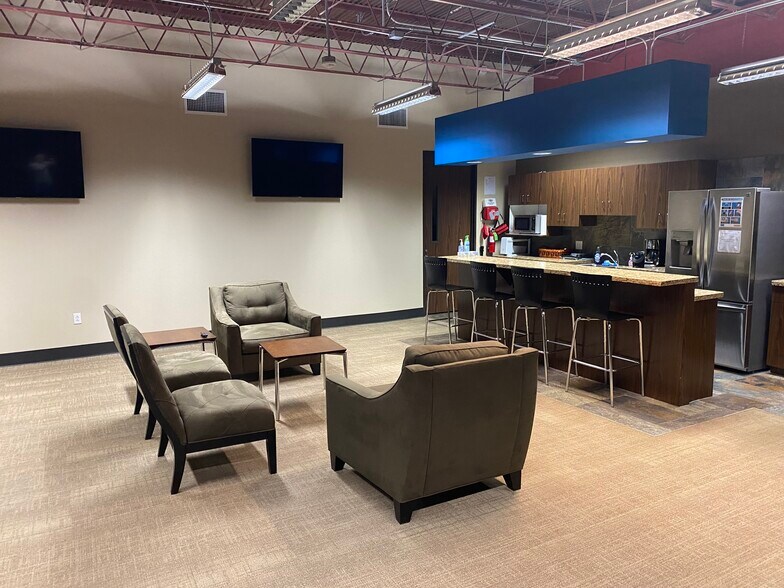 More Photos Of 8945 Long Point Rd, Houston Office For Sale