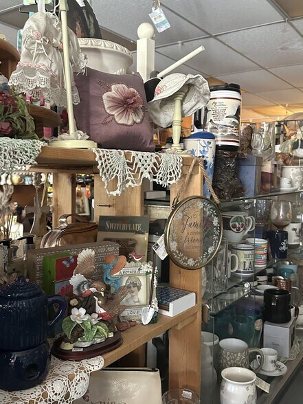 More Photos Of 6101 Lake Isabella Blvd, Lake Isabella Storefront For Sale