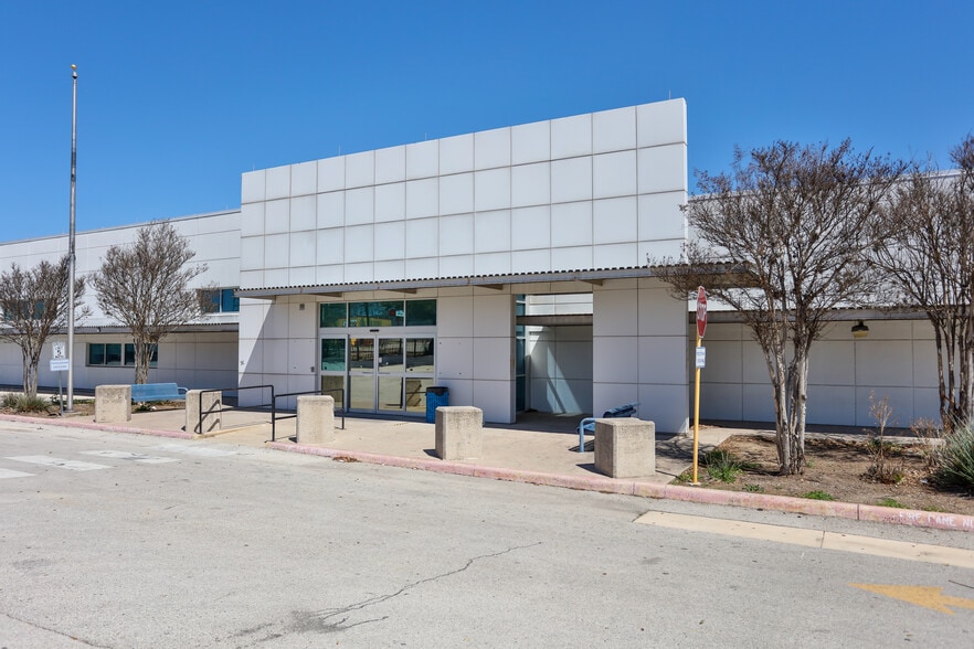 More Photos Of 7000 San Pedro Ave, San Antonio Office For Sale