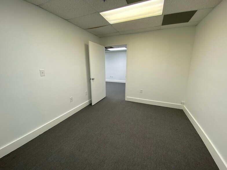 More Photos Of 1110 Brickell Ave, Miami Office For Sale