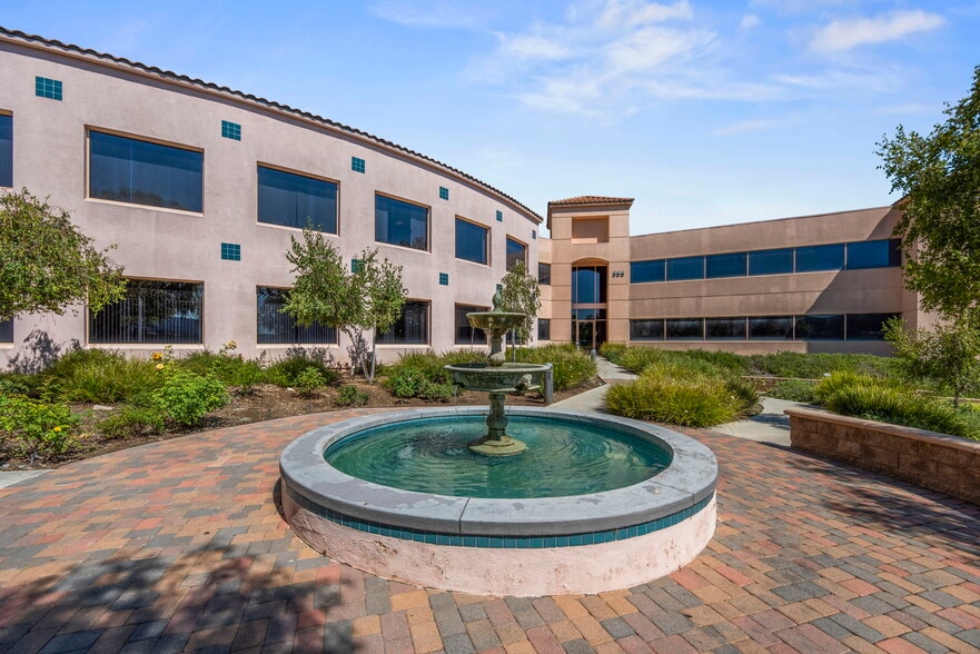 More Photos Of 555 St Charles Dr, Thousand Oaks Office For Lease