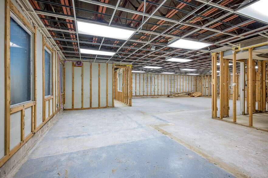 More Photos Of 3921 Olive St, Racine Office For Sale