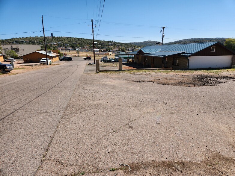 More Photos Of 704 S Meadow St, Payson Office For Sale