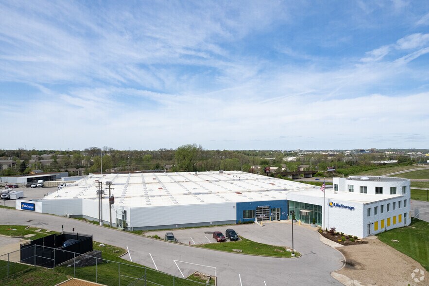 More Photos Of 11100 Linpage Pl, Saint Louis Self Storage For Lease
