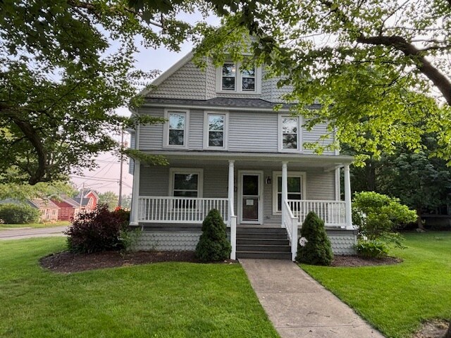Primary Photo Of 150 Court St, Chardon Office Residential For Lease