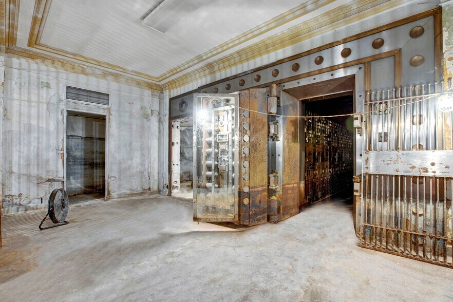 More Photos Of 2201-03 Broadway, East Chicago Freestanding For Sale