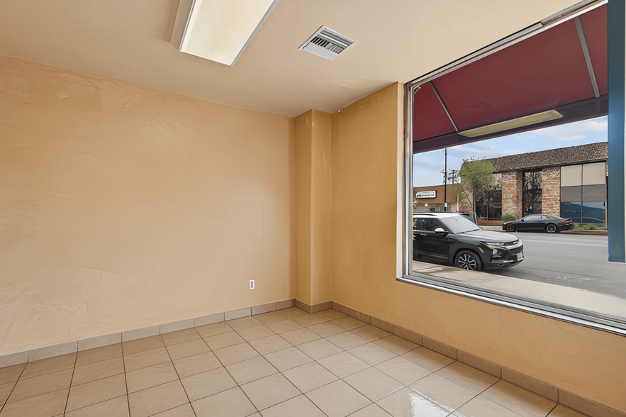 More Photos Of 4204 W Burbank Blvd, Burbank General Retail For Sale