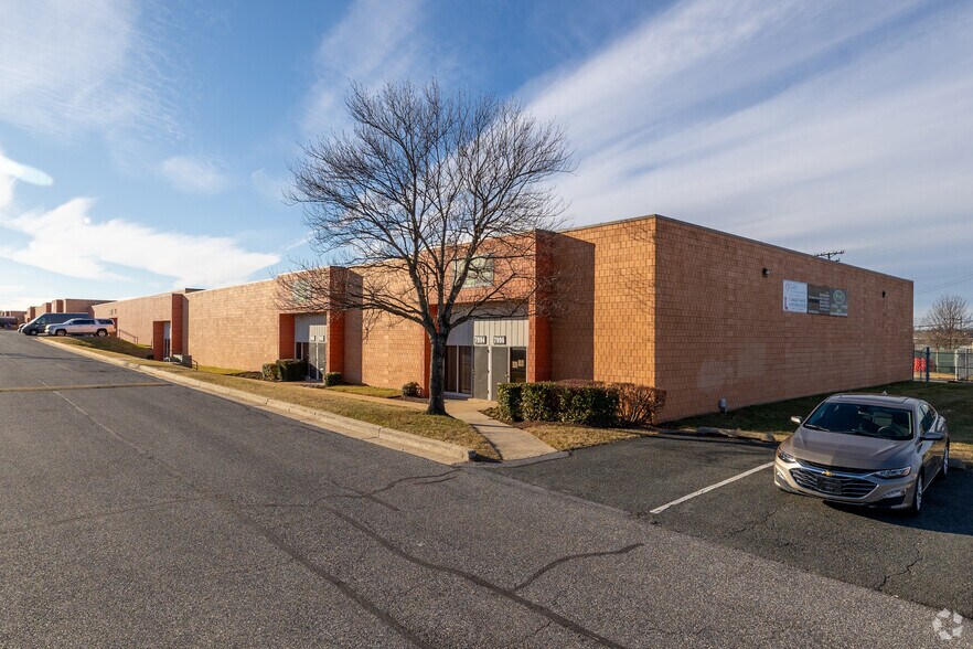 More Photos Of 7900-7996 E Baltimore St, Baltimore Flex For Lease