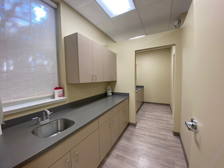 More Photos Of 11623 Philadelphia Rd, White Marsh Medical For Sale