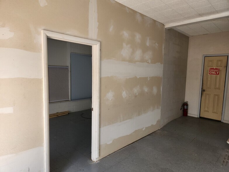 More Photos Of 1301 NW Cache Rd, Lawton Industrial For Lease