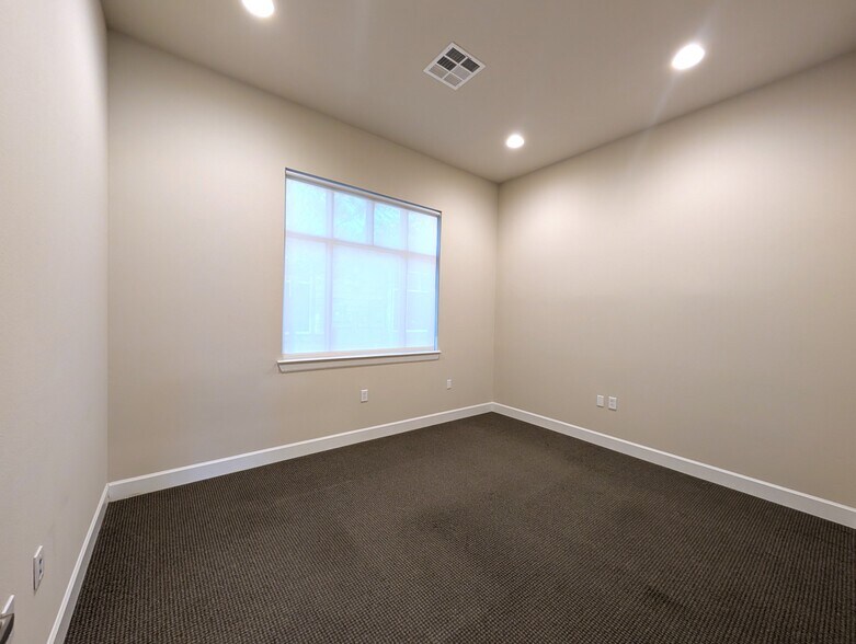 More Photos Of 5757 Flewellen Oaks Ln, Fulshear Business Park For Lease