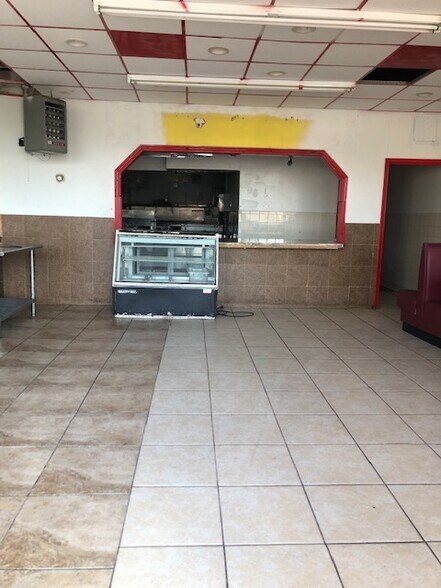 More Photos Of 6705 Holabird Ave, Dundalk Storefront For Sale