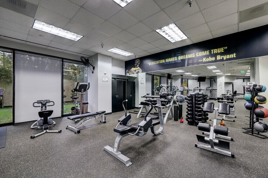More Photos Of 15600 John F Kennedy Blvd, Houston Office For Lease