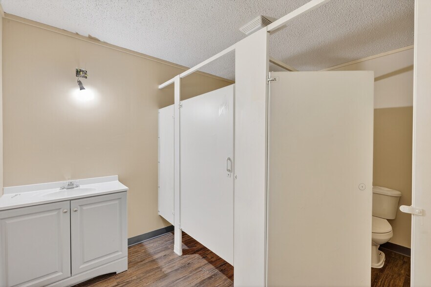 More Photos Of 1311 Highway 180 W, Mineral Wells Flex For Sale