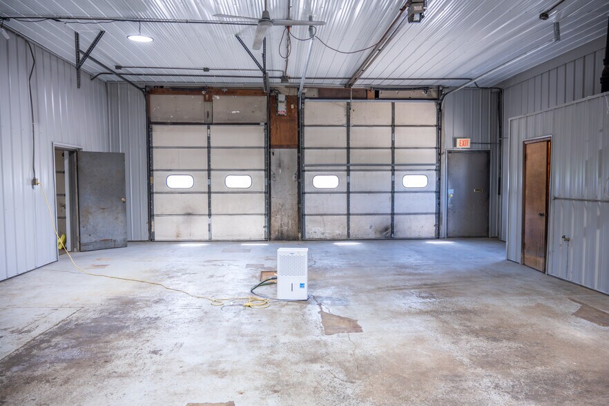 More Photos Of 190 Prospect Ave, Mauston Auto Repair For Sale