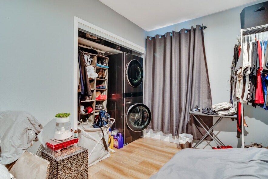 More Photos Of 10615-10619 San Fernando Rd, Pacoima Apartments For Lease