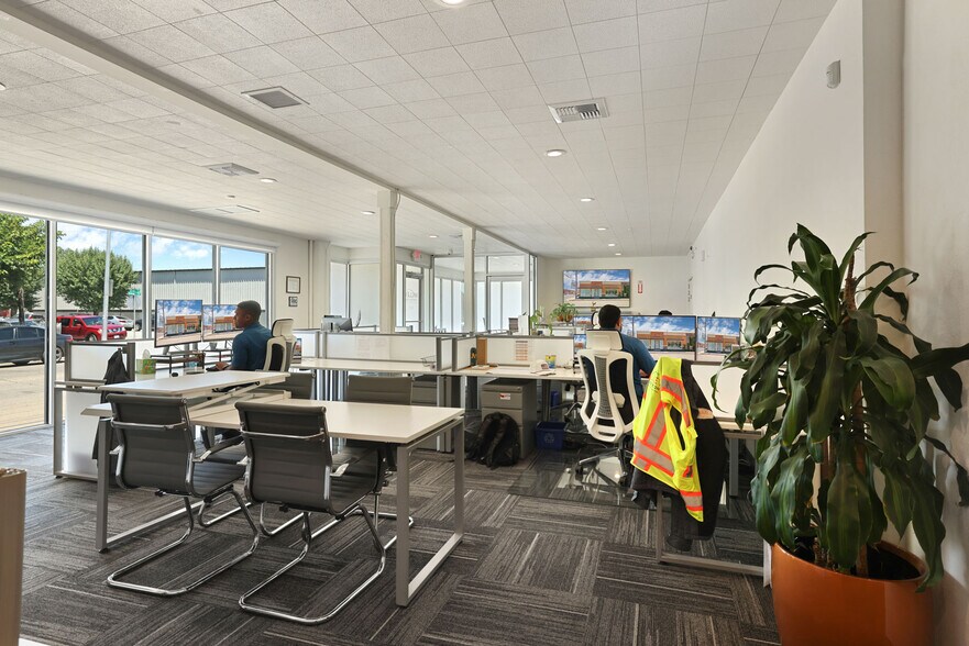 More Photos Of 702-714 W Fremont St, Stockton Light Distribution For Lease