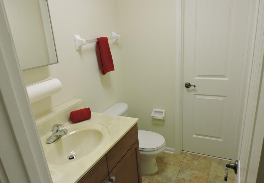 More Photos Of 1635 Farm Way, Middleburg Warehouse For Sale