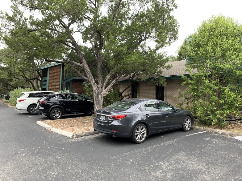 More Photos Of 2525 Wallingwood Dr, Austin Unknown For Lease