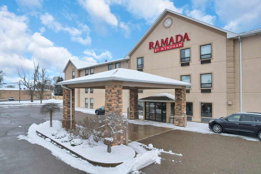 More Photos Of 509 S Wooster Ave, Strasburg Hotel For Sale