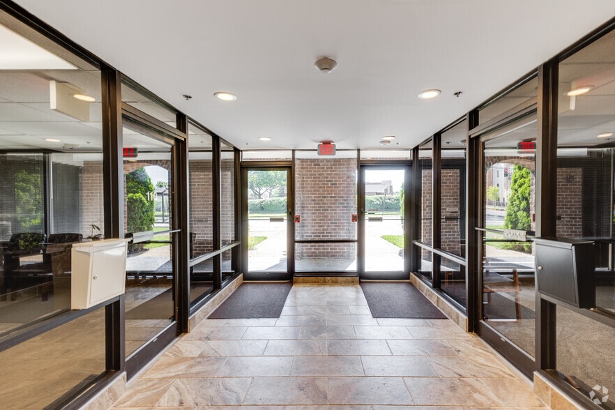 More Photos Of 3900 University Dr, Fairfax Office For Lease