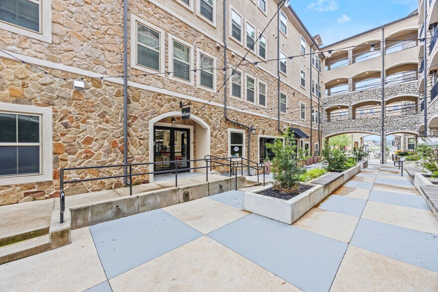 More Photos Of 470 Mediterranean Dr, McKinney Storefront For Lease