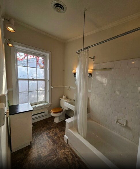 More Photos Of 21 E Church St, Frederick Office Residential For Lease