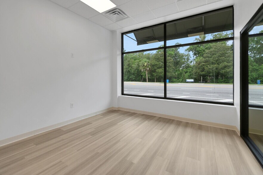 More Photos Of 3853-3921 Hendricks Ave, Jacksonville Storefront For Lease