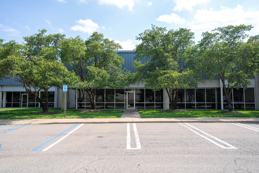 More Photos Of 13115-13131 Waco Dr, Livonia Warehouse For Lease