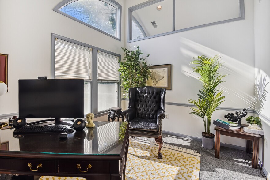 More Photos Of 10520 Warwick Ave, Fairfax Medical For Sale