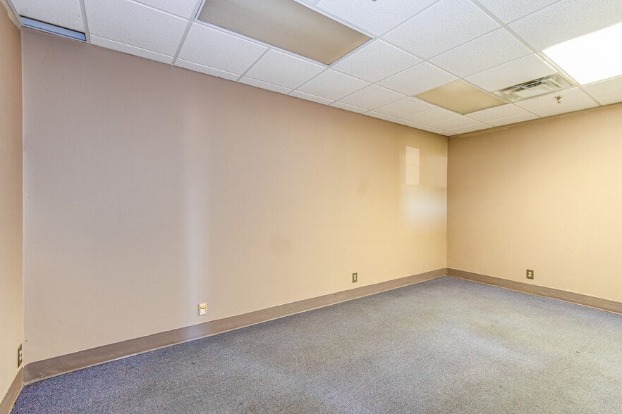 More Photos Of 14 Pine House Rd, Trenton Warehouse For Sale