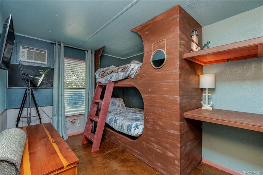 More Photos Of 6617 Riverside Dr, Yankeetown Marina For Sale