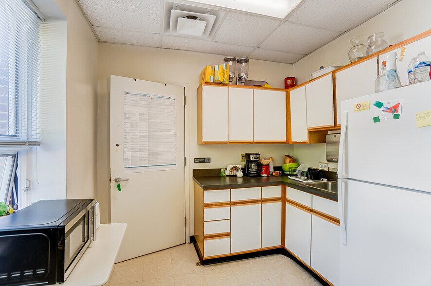 More Photos Of 800 Livermore St, Yellow Springs Research And Development For Sale