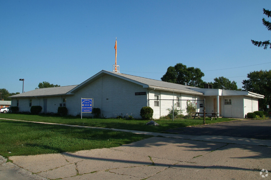 Primary Photo Of 990 E Lincoln Ave, Madison Heights Religious Facility For Lease