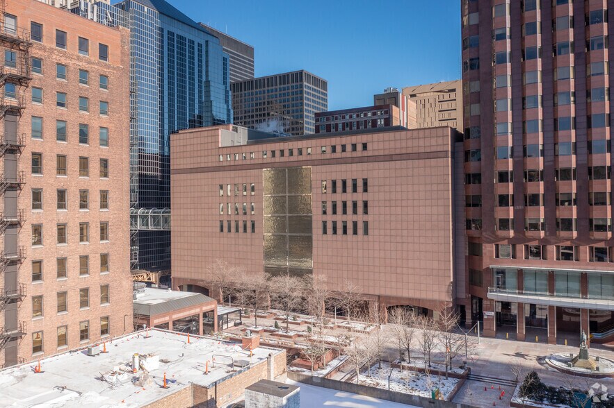 More Photos Of 400 S LaSalle St, Chicago Office For Sale