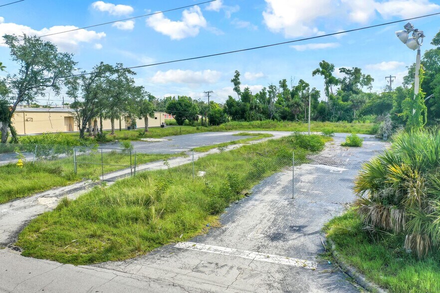 More Photos Of 16343 S Tamiami Trl, Fort Myers Land For Sale