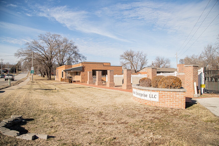 Primary Photo Of 101 Ashworth Rd, West Des Moines Showroom For Sale