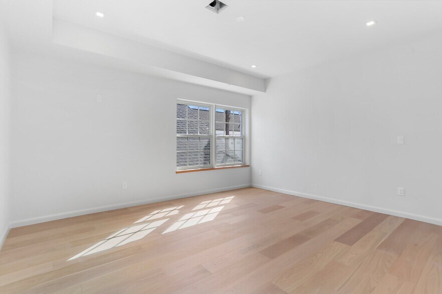 More Photos Of 63 Church St, Greenwich Apartments For Sale