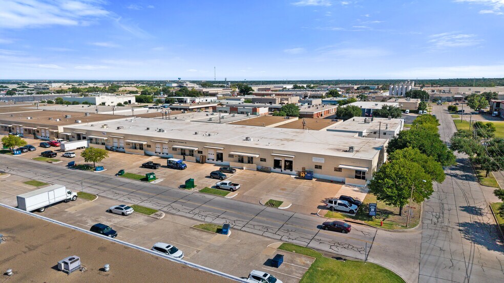 More Photos Of 3313-3327 Garden Brook Dr, Farmers Branch Unknown For Lease