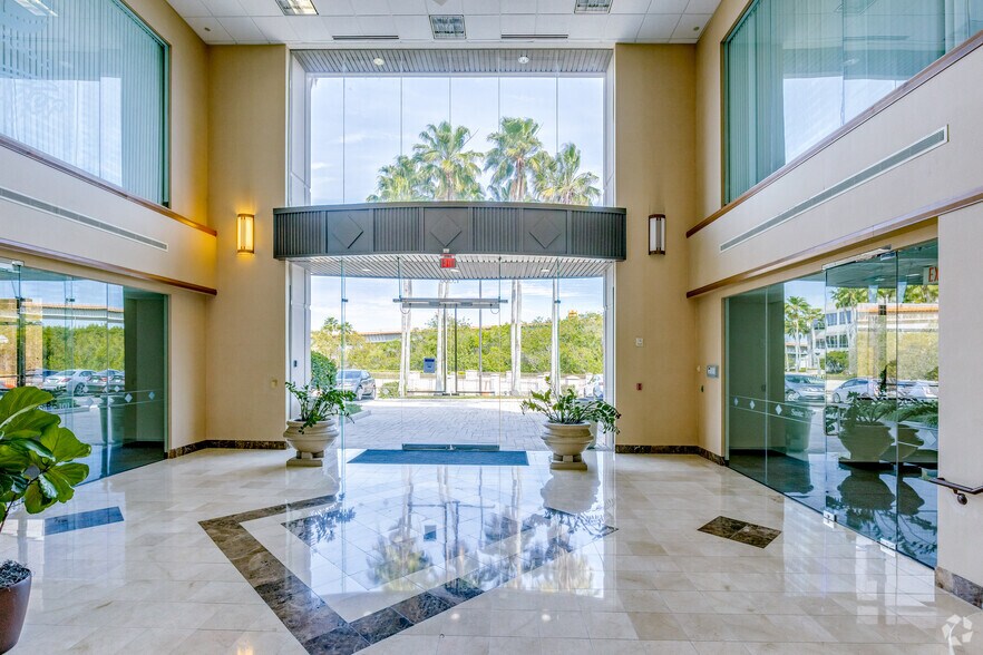 More Photos Of 15500 Lightwave Dr, Clearwater Office For Lease