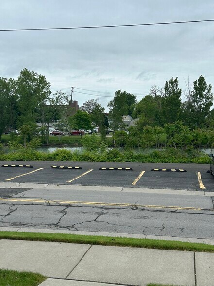 More Photos Of 126 E Niagara St, Tonawanda Warehouse For Sale