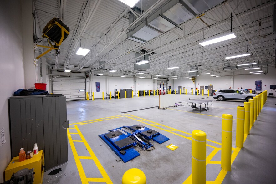 More Photos Of 290 Veterans Blvd, Rutherford Warehouse For Lease