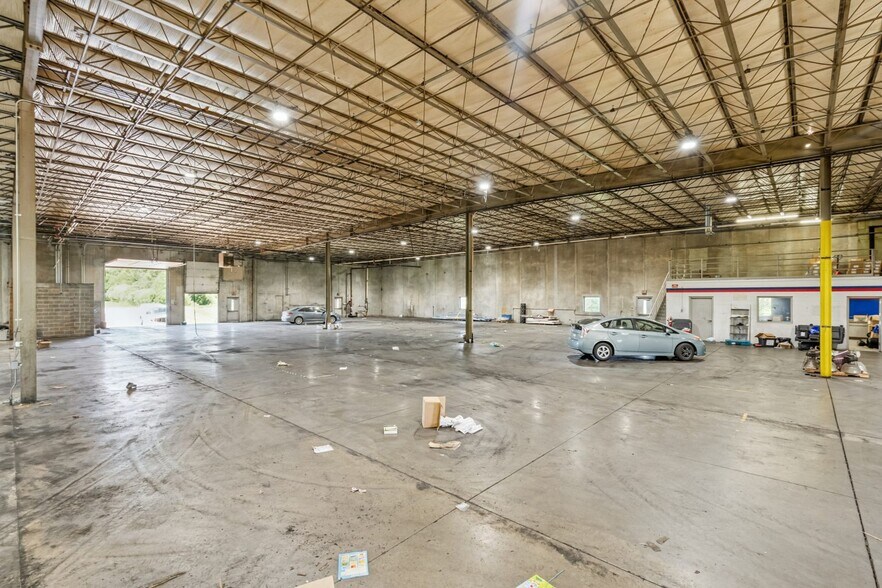 More Photos Of 701 Technology Pl, Waverly Manufacturing For Lease