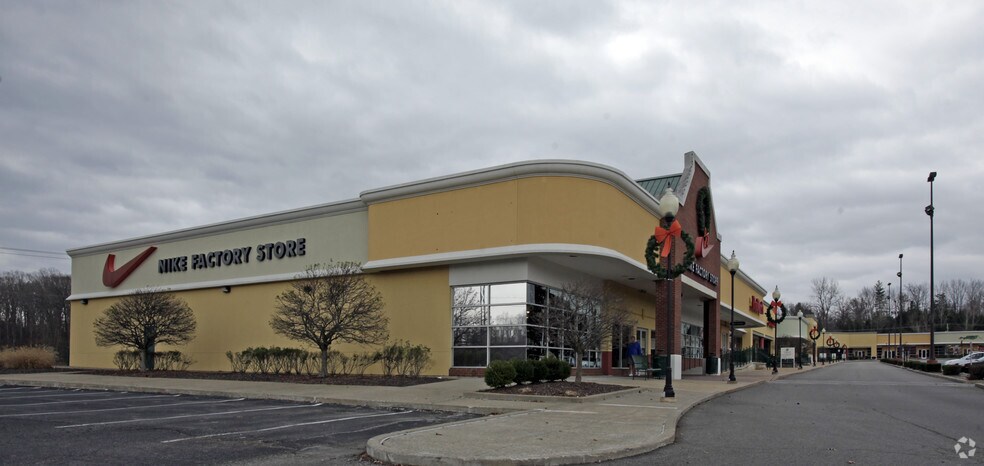 Primary Photo Of 1000 Warrenton Outlet Ctr, Warrenton Unknown For Lease