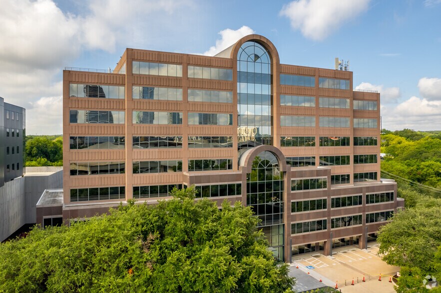 More Photos Of 811 Barton Springs Rd, Austin Office For Lease