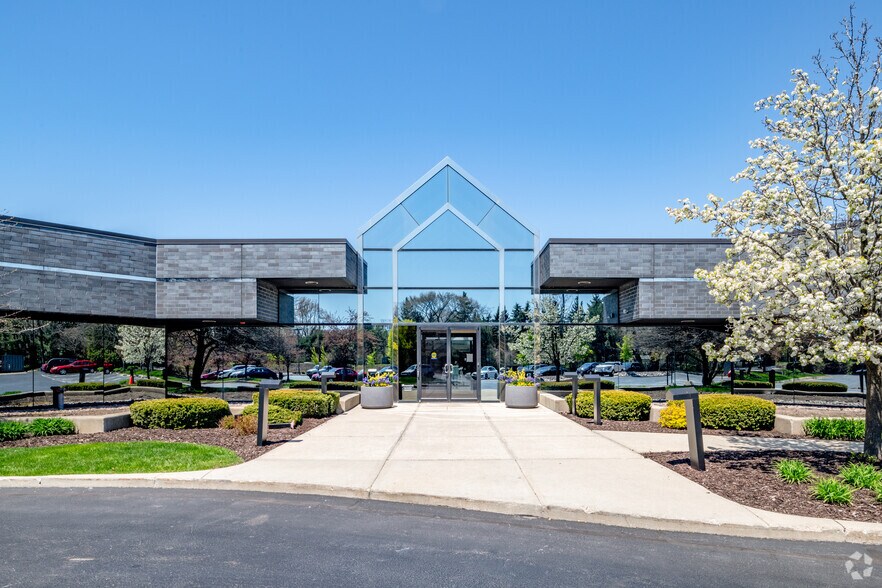More Photos Of 20825 Swenson Dr, Waukesha Office For Sale
