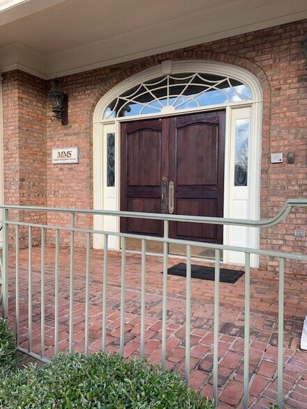 More Photos Of 2421 Brookstone Centre Pky, Columbus Medical For Sale