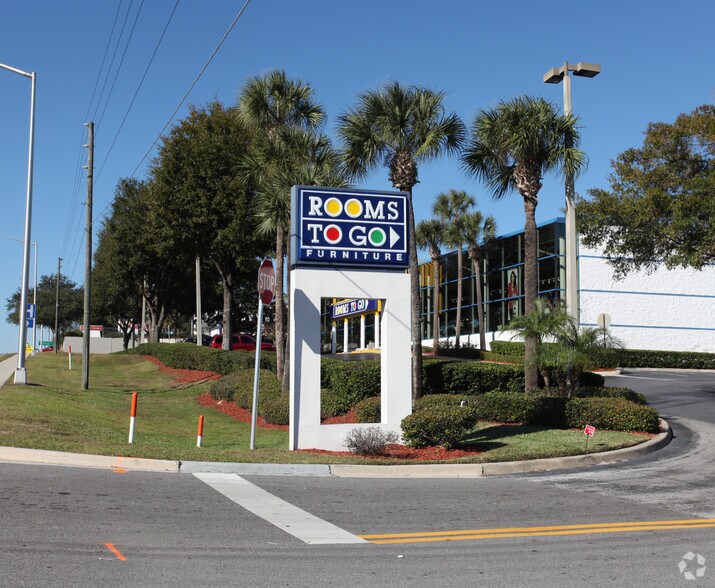 More Photos Of 7025 W Colonial Dr, Orlando Freestanding For Lease